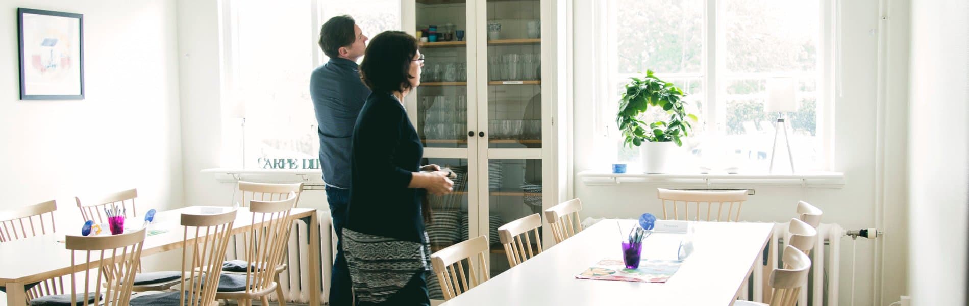 Medarbetare i matsal