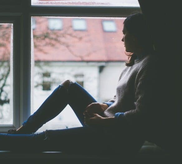 Illustration med hand håller i ett glas Illustration med hand håller i ett glas