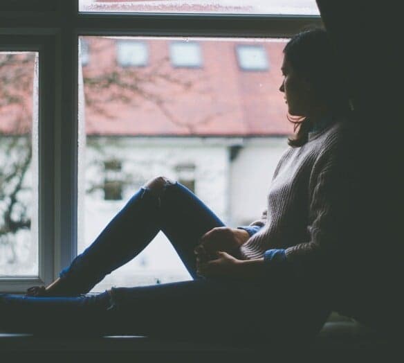 Illustration med hand håller i ett glas Illustration med hand håller i ett glas